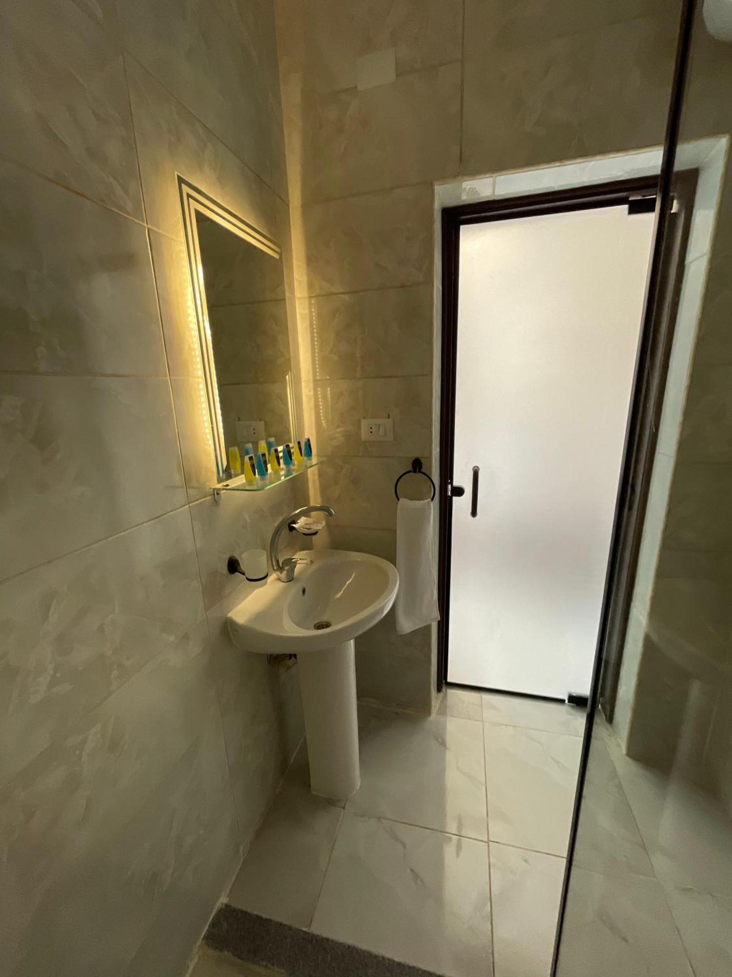 New Glamour Pyramids Hotel Kafret el-Gabal Exterior photo